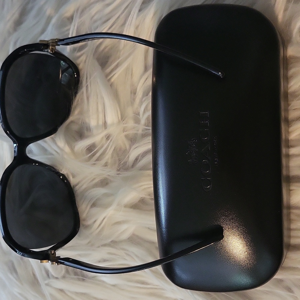🌸🌸NEW COACH🌸🌸 Authentic Coach Black Integration Flower Sunglasses! - Picture 4 of 10